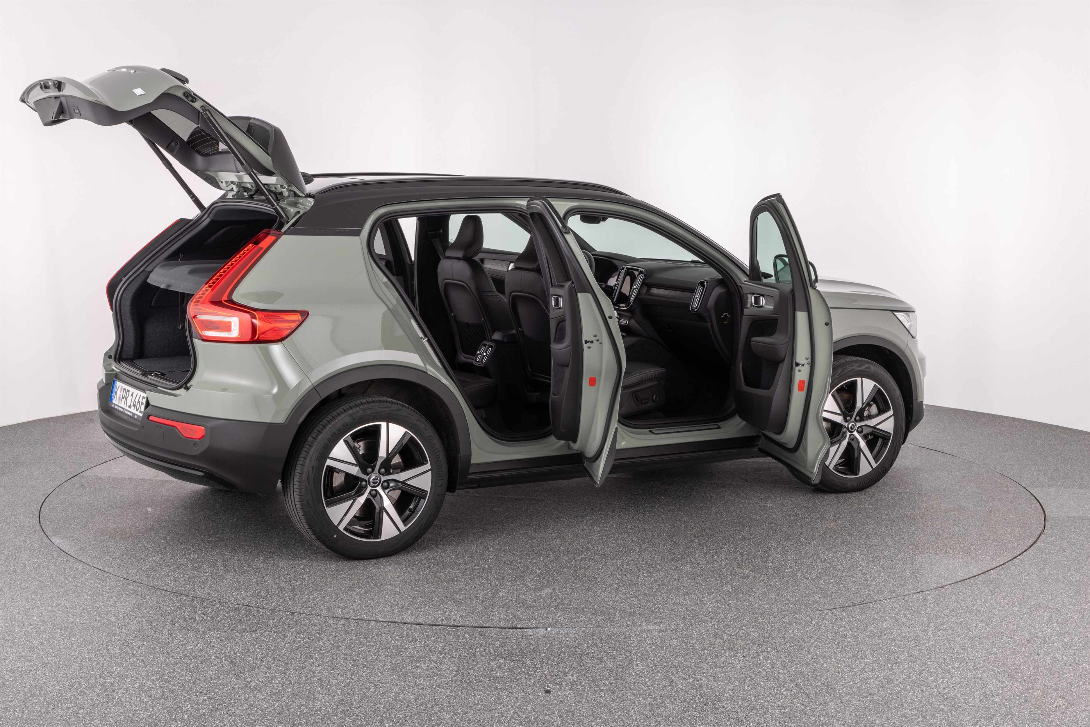 VOLVO XC40 P8 RECHARGE PURE ELECTRIC TWIN