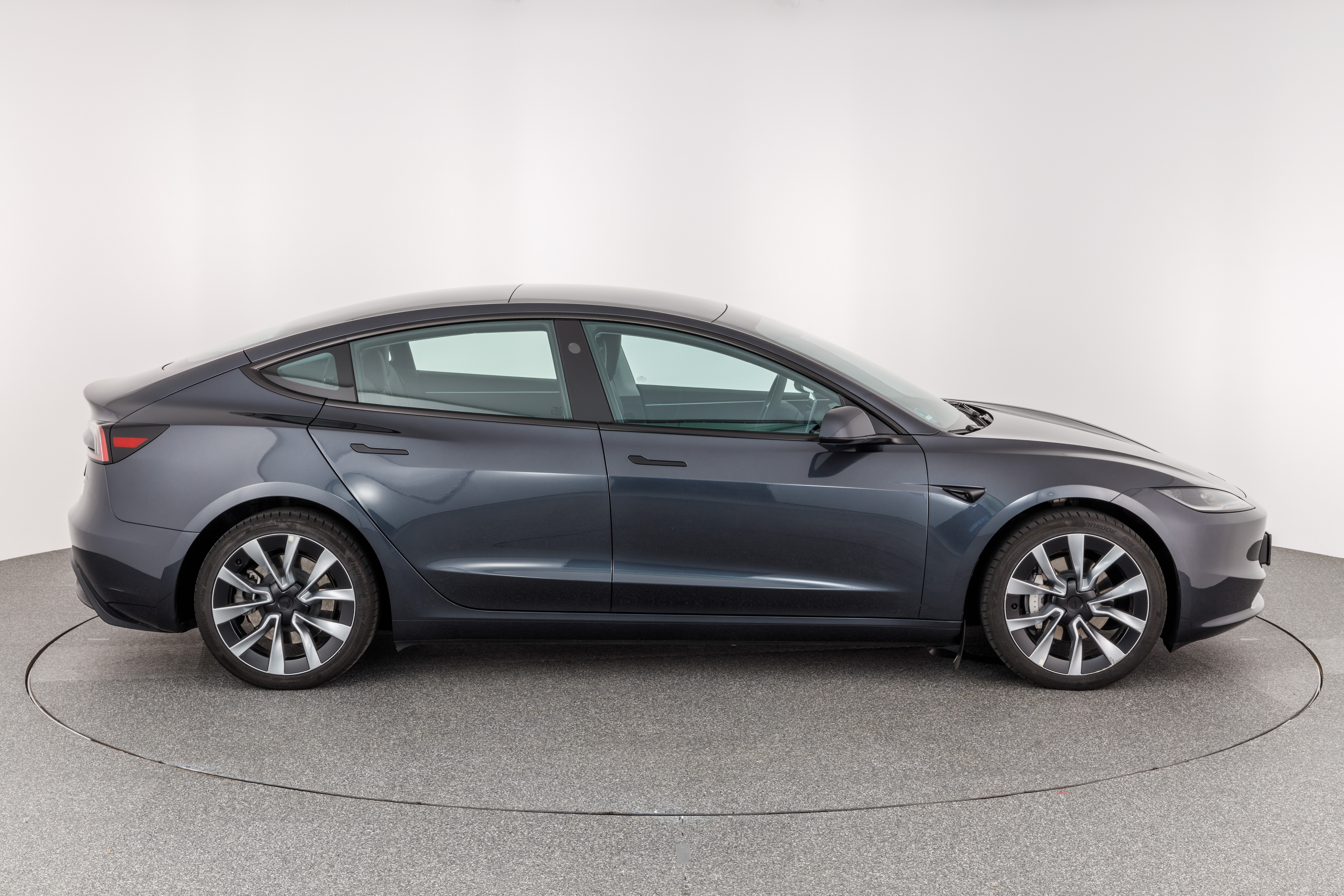 TESLA MODEL 3 LONG RANGE
