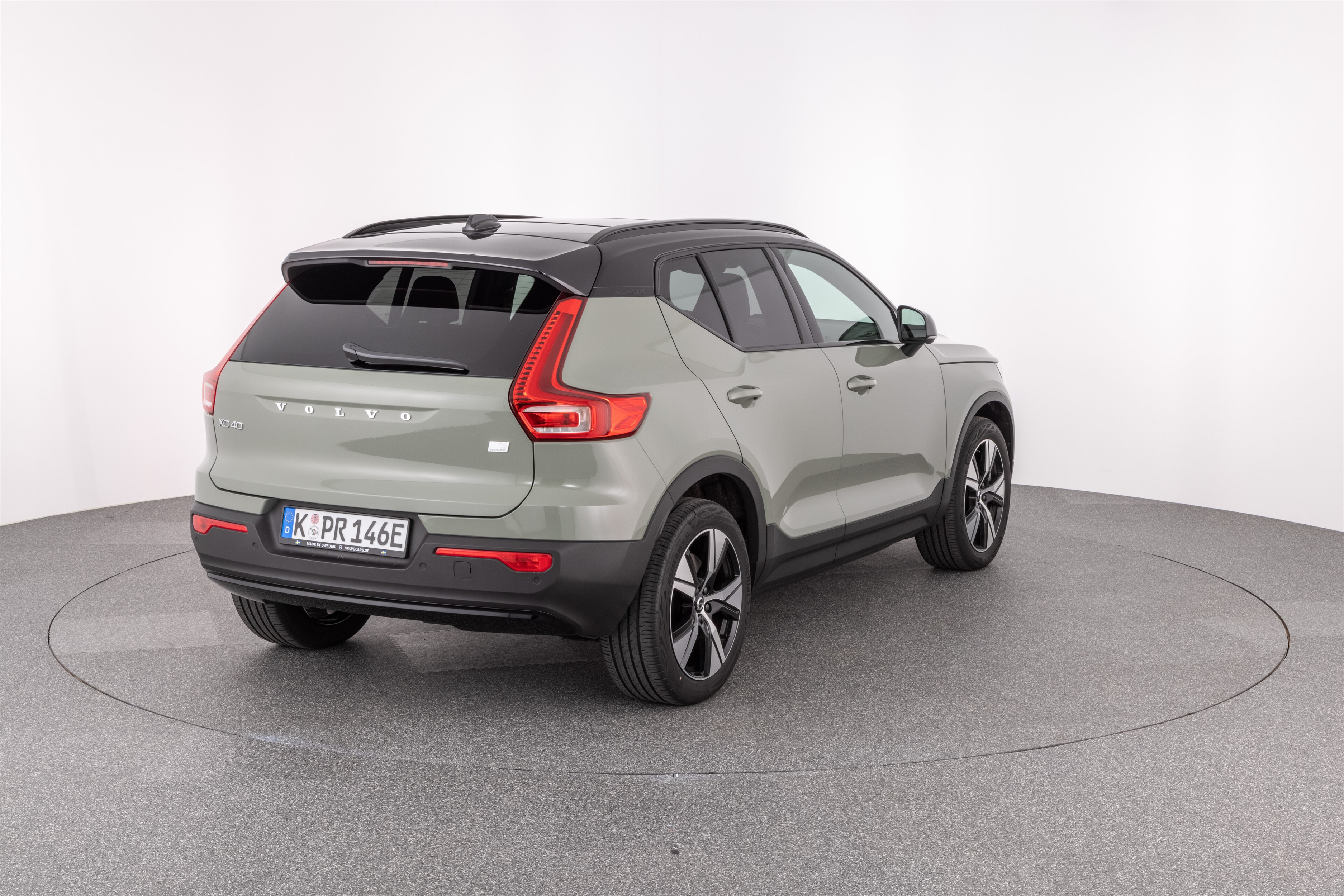 VOLVO XC40 P8 RECHARGE PURE ELECTRIC TWIN