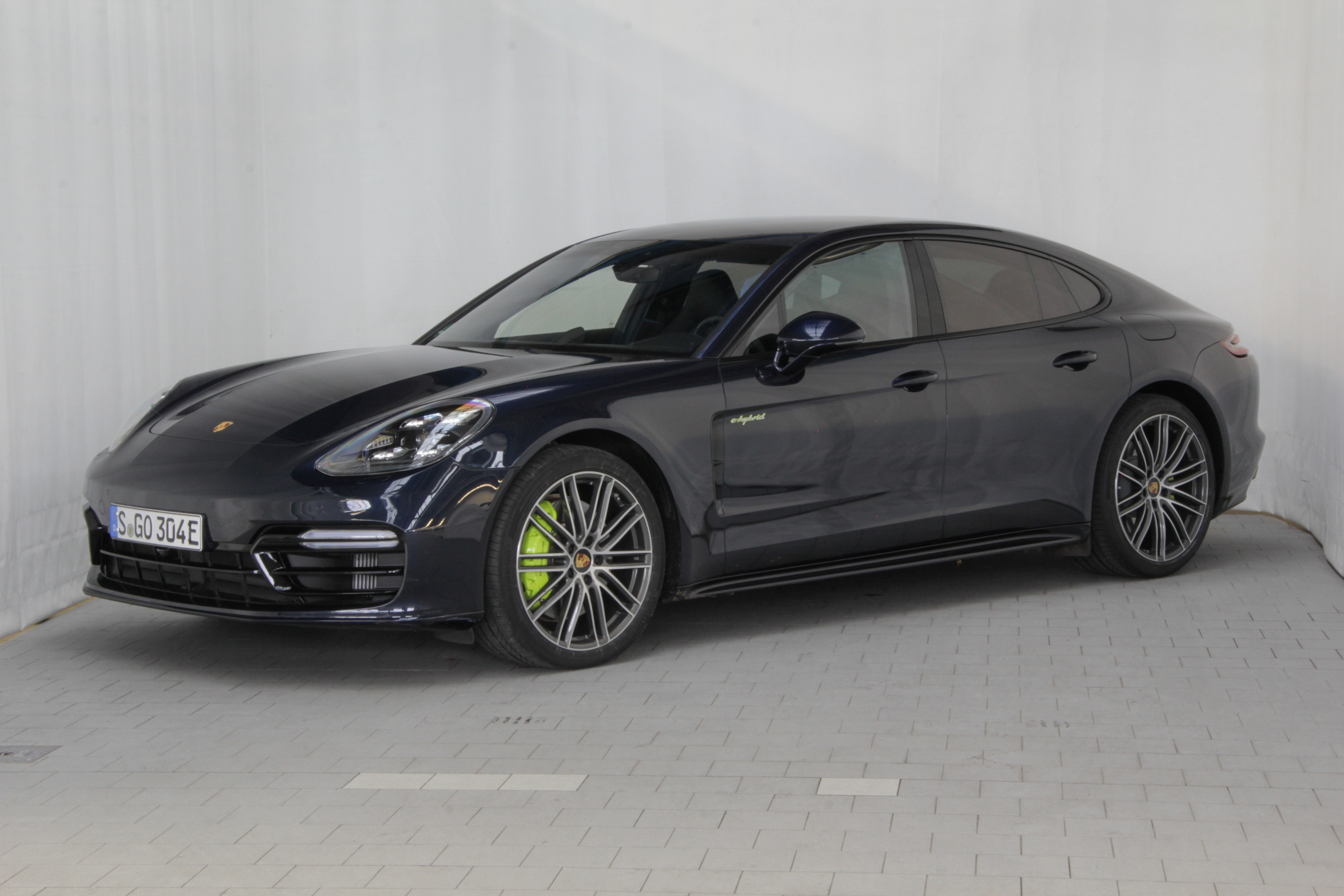 PORSCHE PANAMERA 4 E-HYBRID