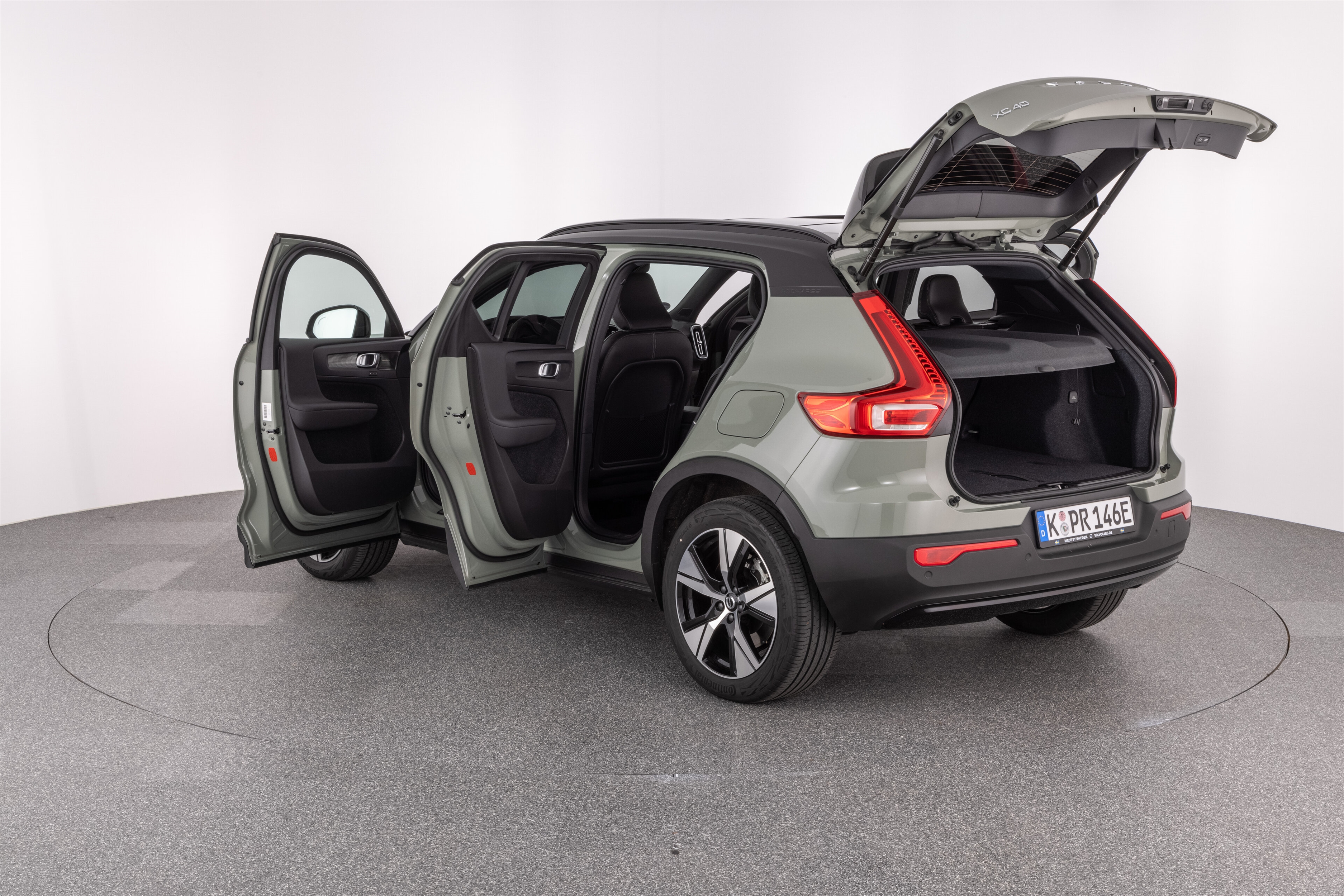 VOLVO XC40 P8 RECHARGE PURE ELECTRIC TWIN