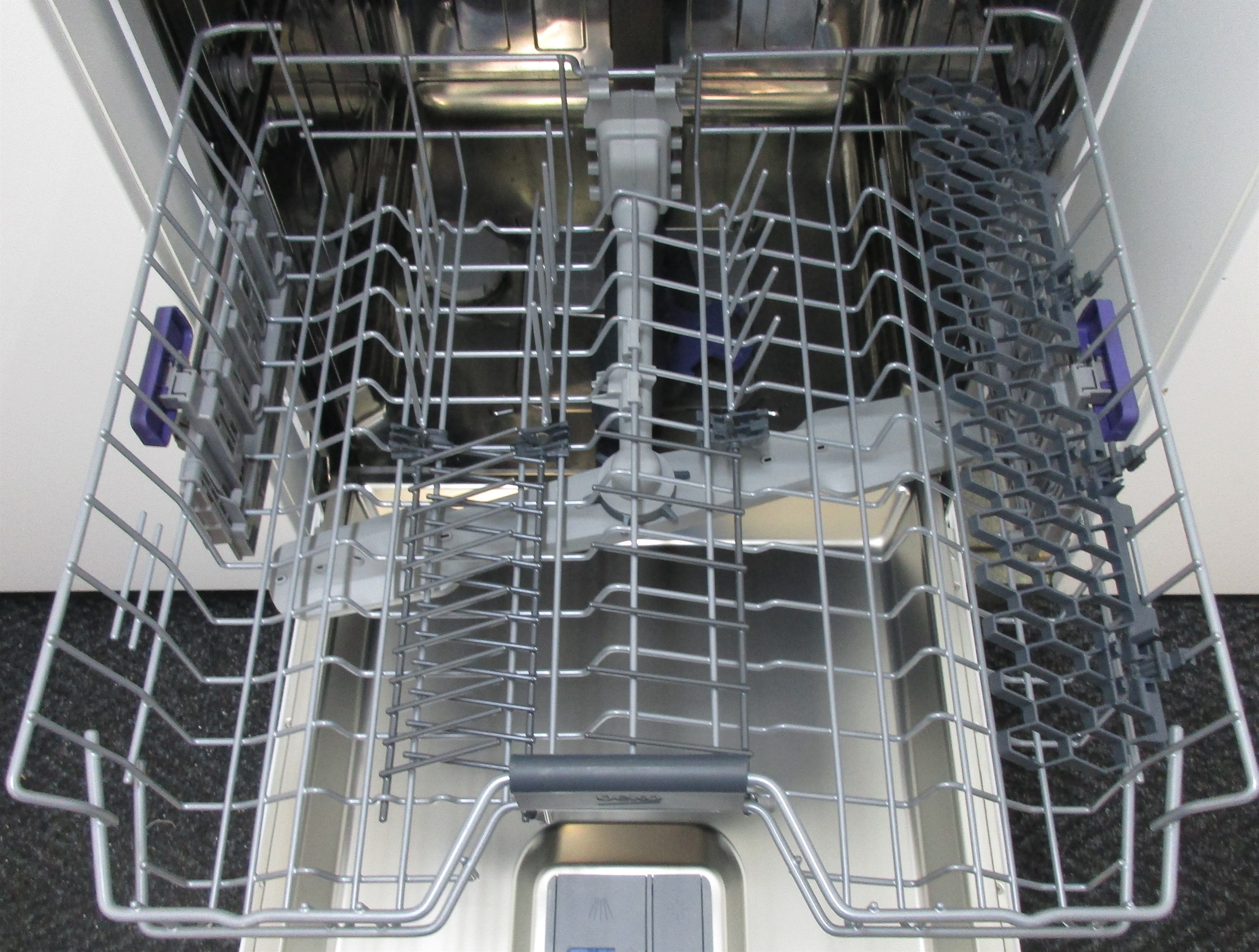BEKO DFN28422W